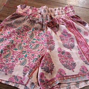 Bunulu Floral Patterned Women's Shorts